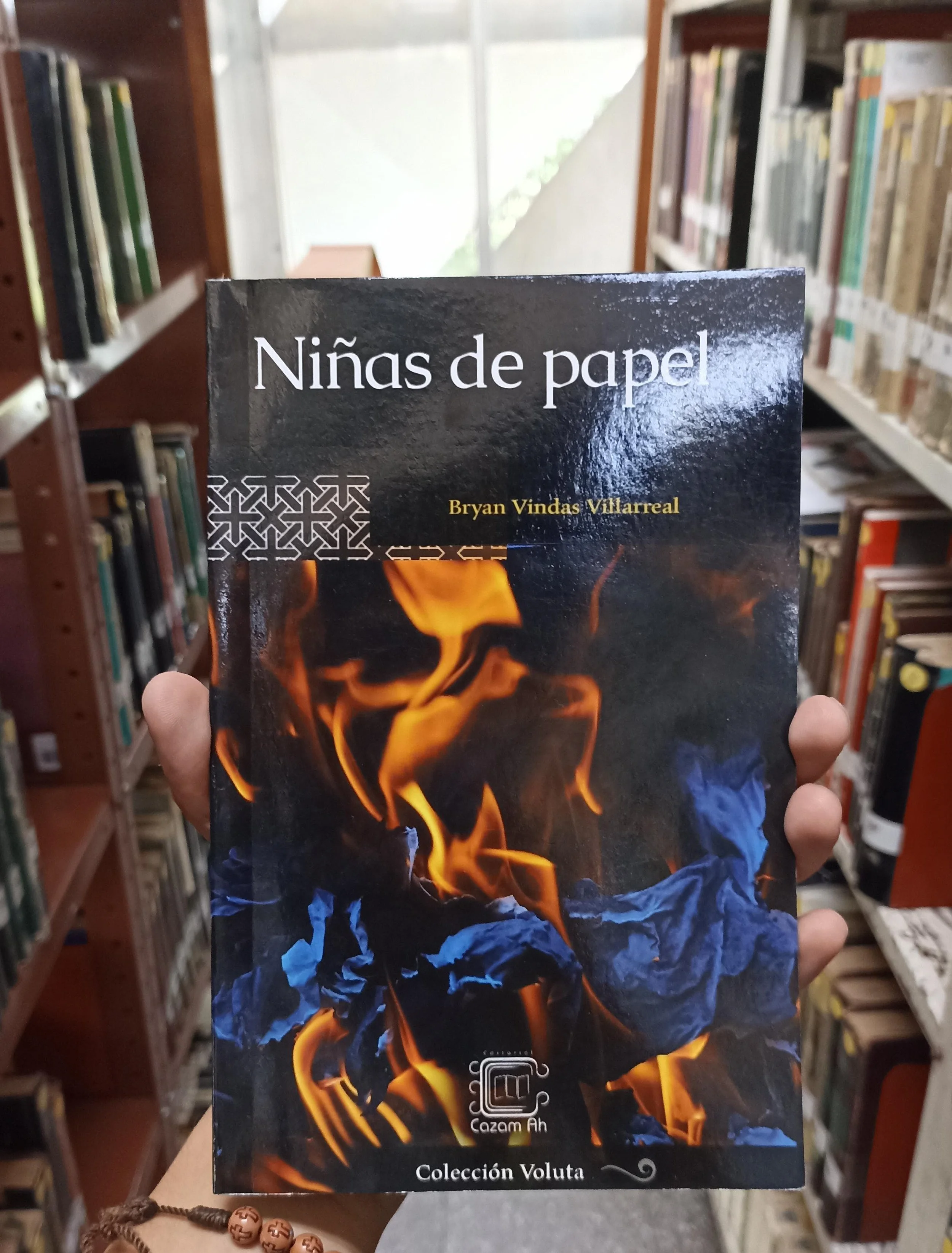  Portada de la versión en papel de Niñas de Papel publicada por Cazam Ah. Foto: Jorge Fernández 